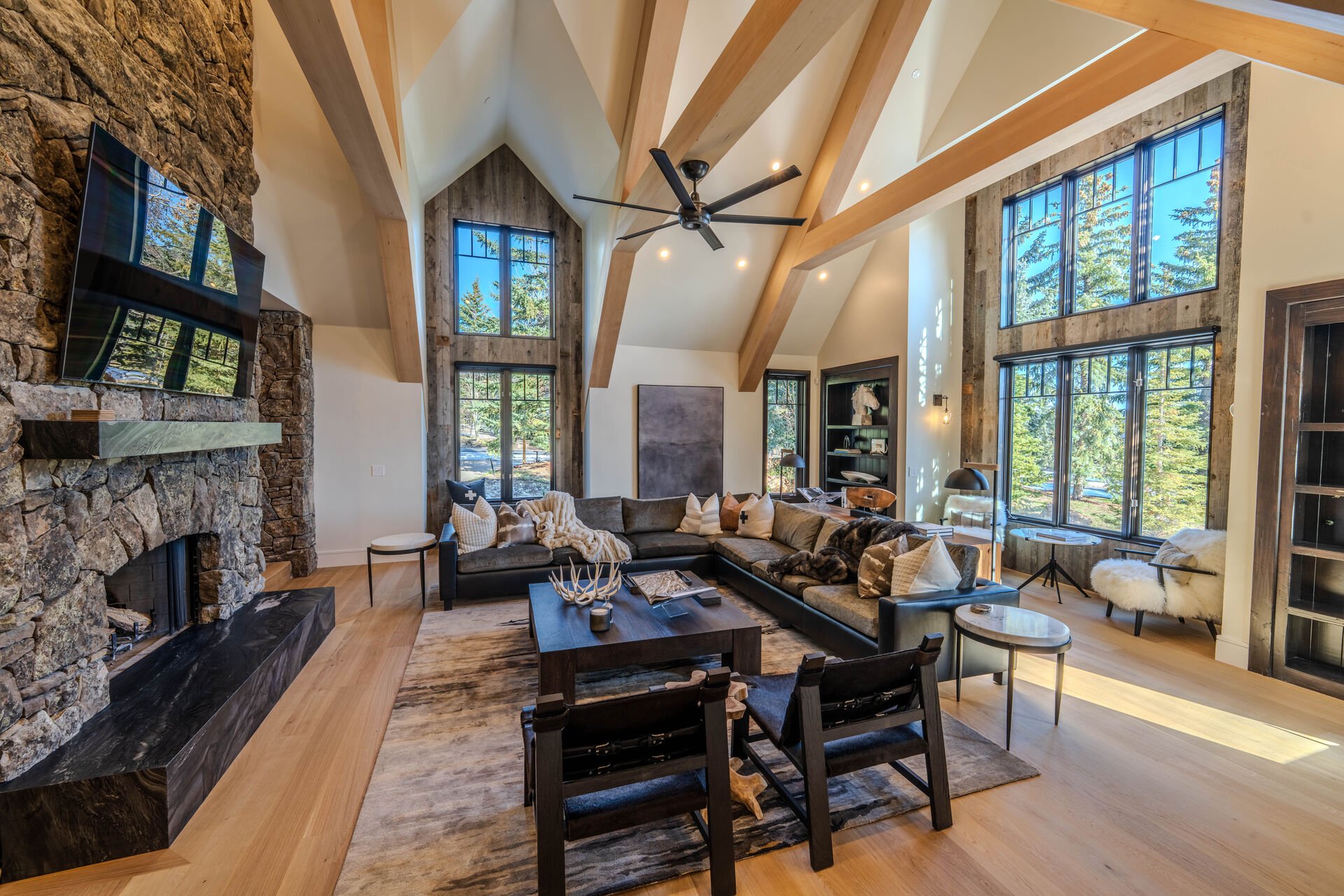Sun Peak Manor House - Living room