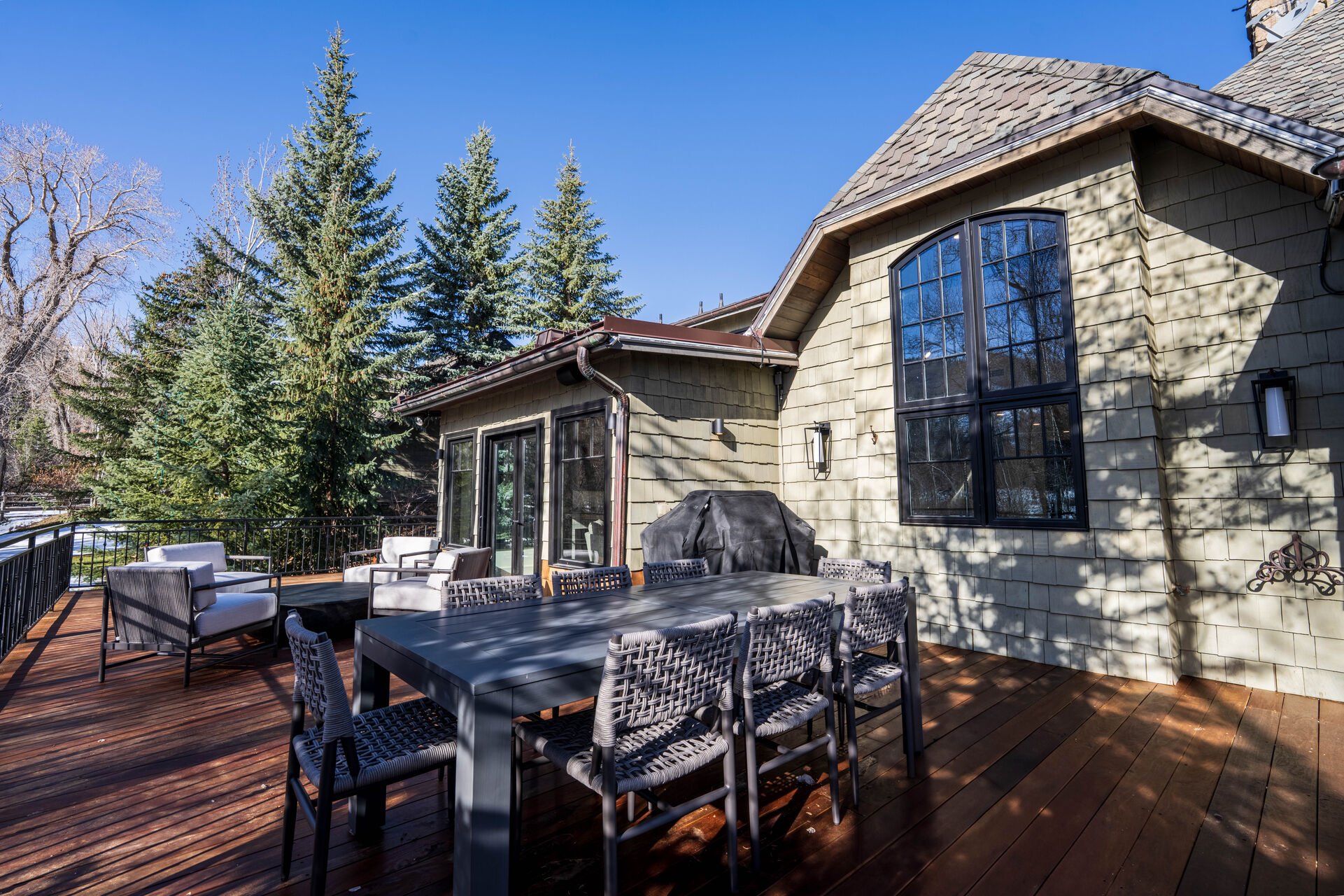 Sun Peak Manor House - Outdoor dining