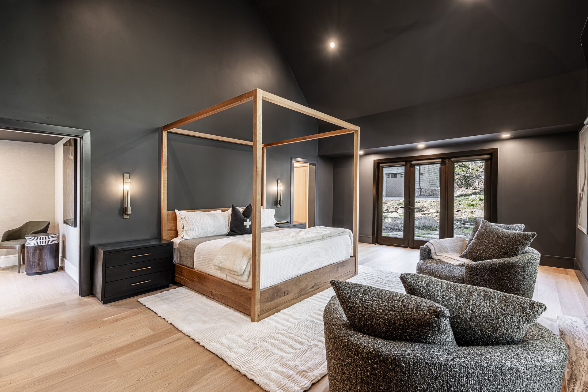 Sun Peak Manor House - Main Level Primary Suite with a king bed