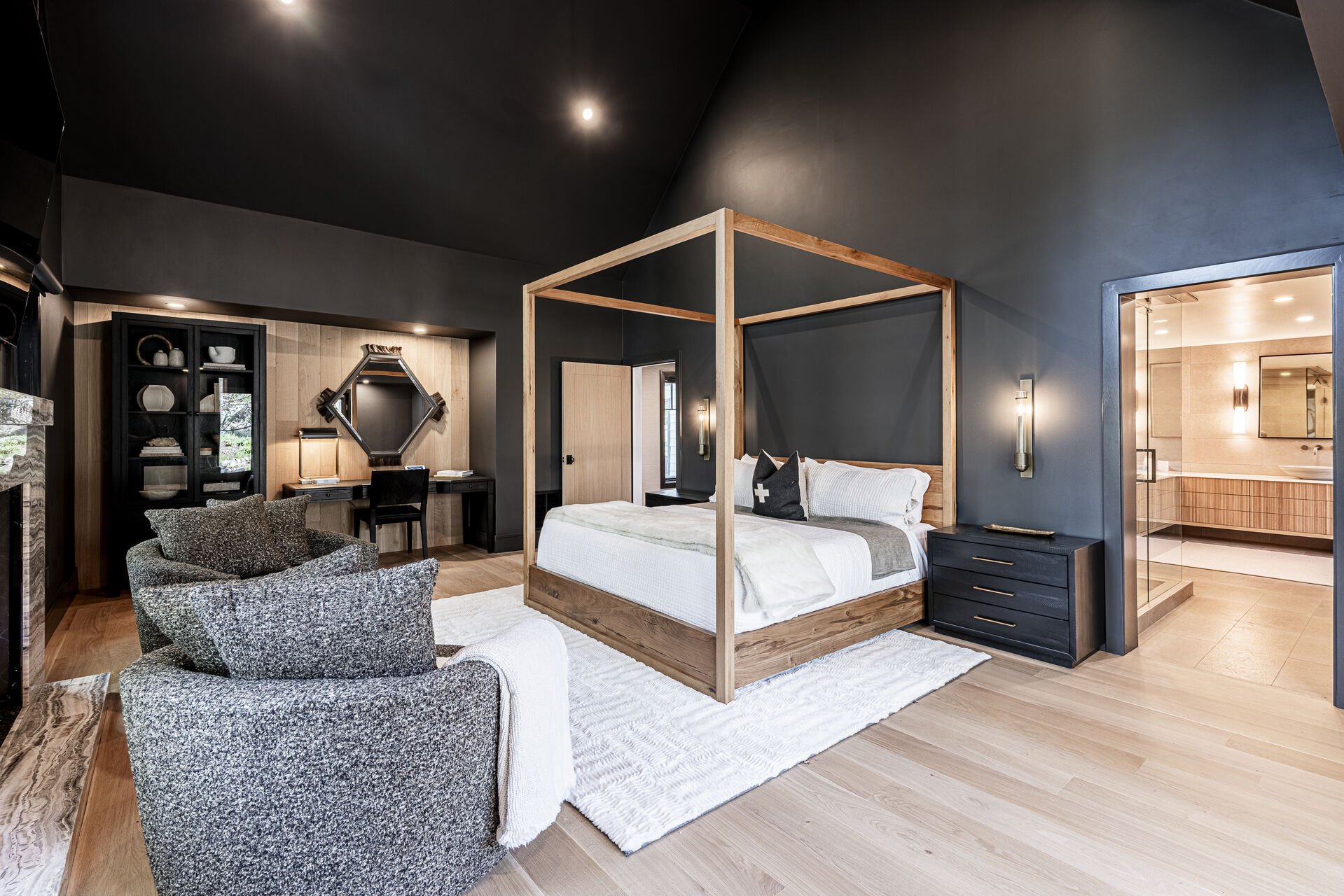 Sun Peak Manor House - Luxurious Primary Suite