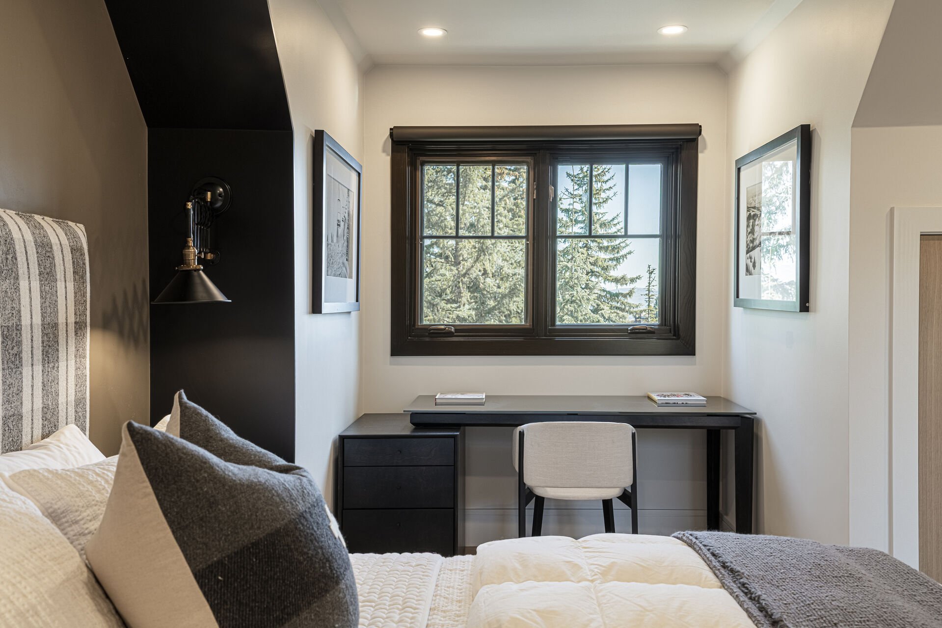 Sun Peak Manor House - Guest Bedroom 5 with a desk and Smart TV