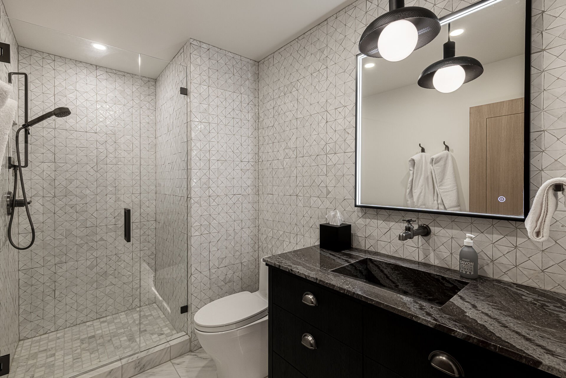 Sun Peak Manor House - Upper  Level Shared bath