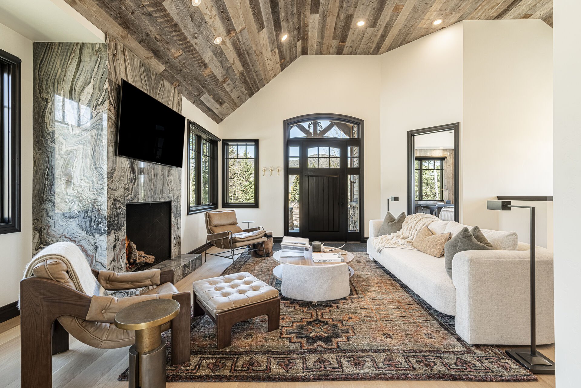 Peak 5 Cabin - 1708 SF, Chef's kitchen, 2 bedrooms, 2 bathrooms, sleeps 4