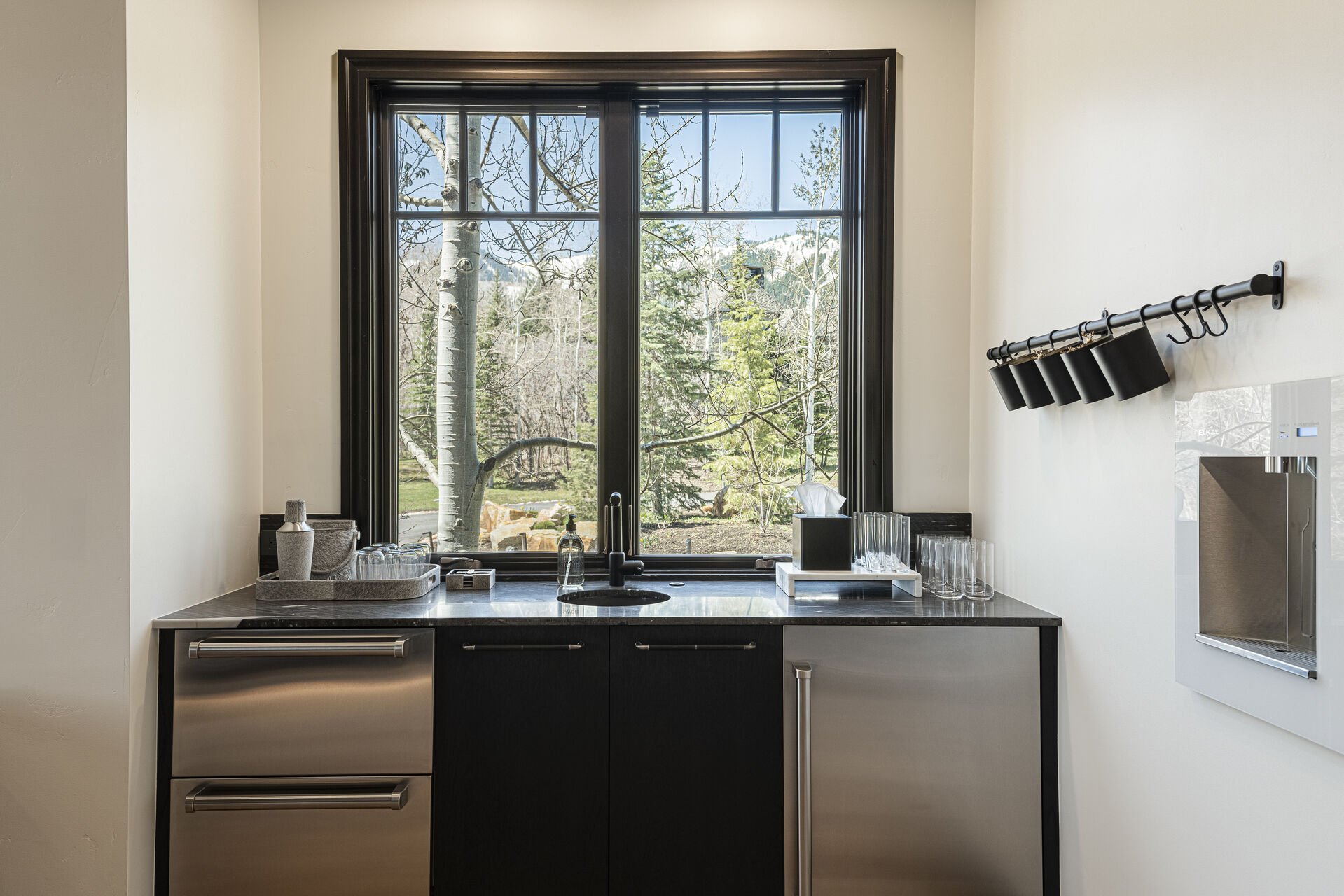 Peak 5 Cabin - Wet bar with mini fridge, refrigerator beverage drawers and a water dispenser