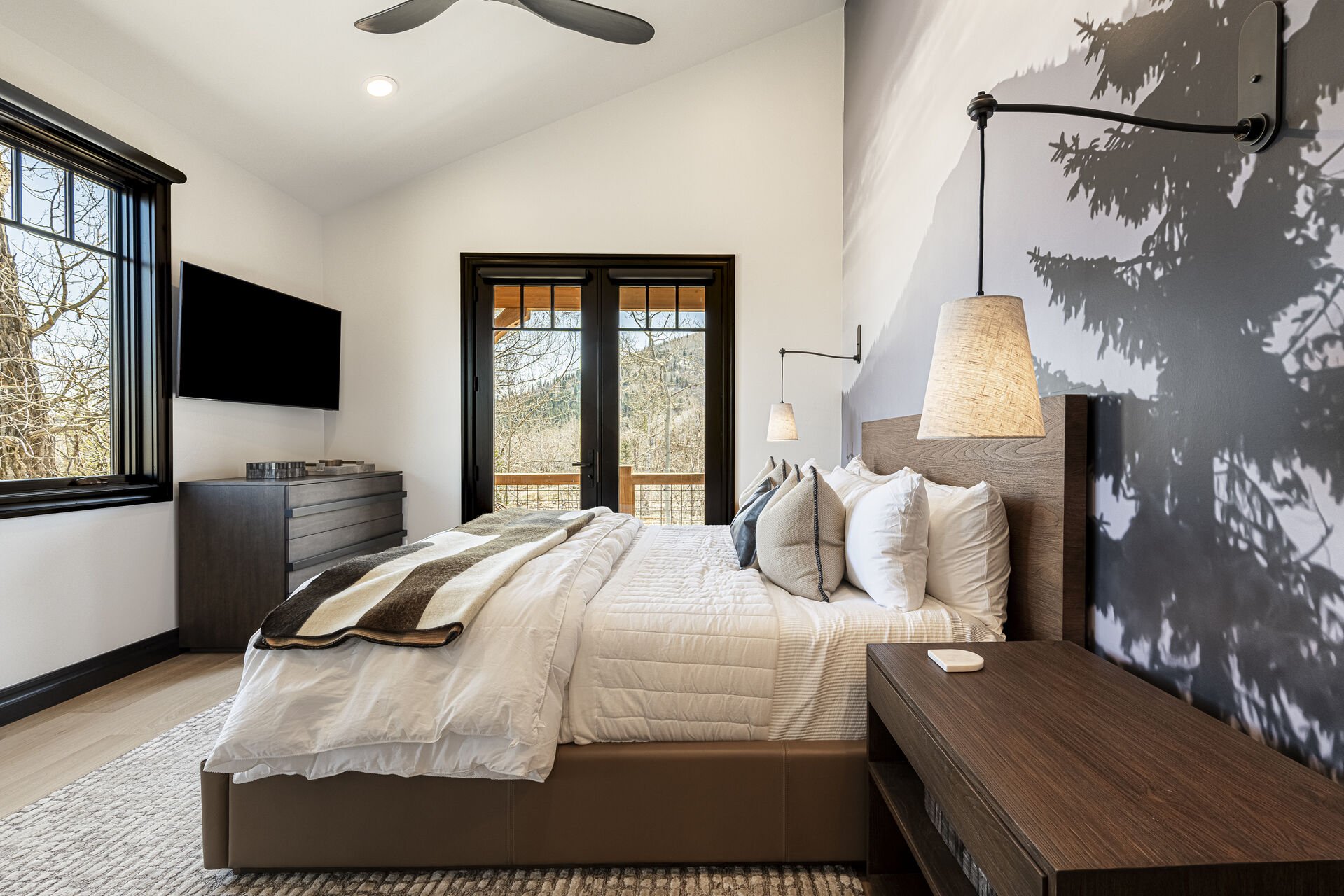 Peak 5 Cabin - Guest Bedroom 9 with a king bed, balcony and smart TV