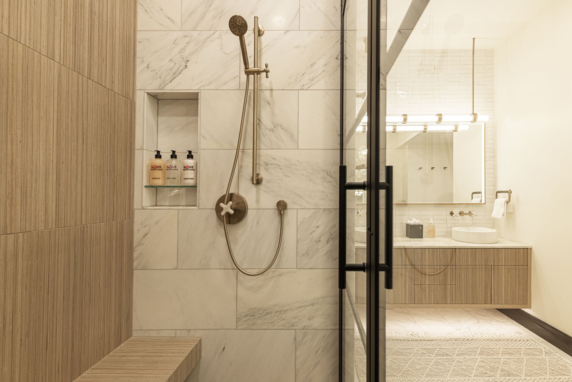 Peak 5 Cabin - Bathroom Bridal Suite shower