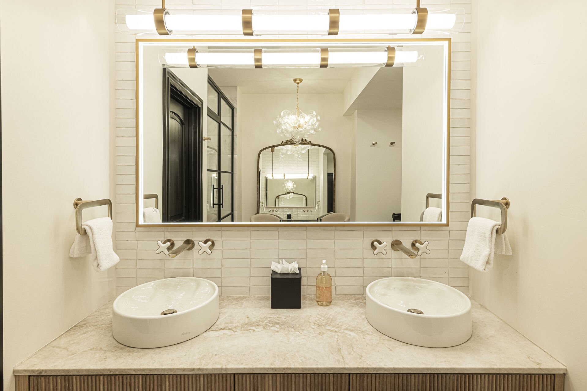 Peak 5 Cabin - Two sinks with lighted mirrors