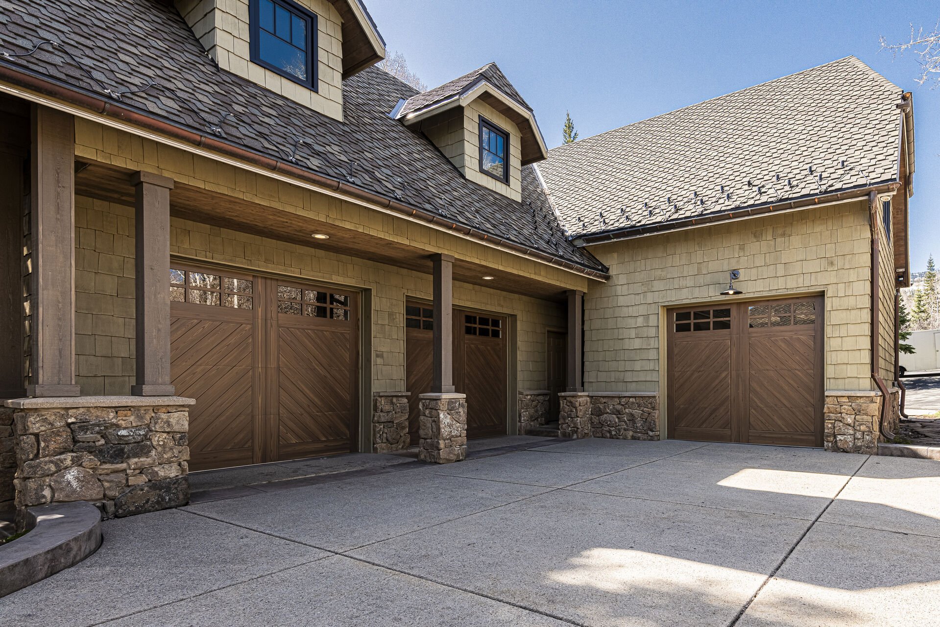 Iron Mountain Loft - Above the one-car garage and  entry