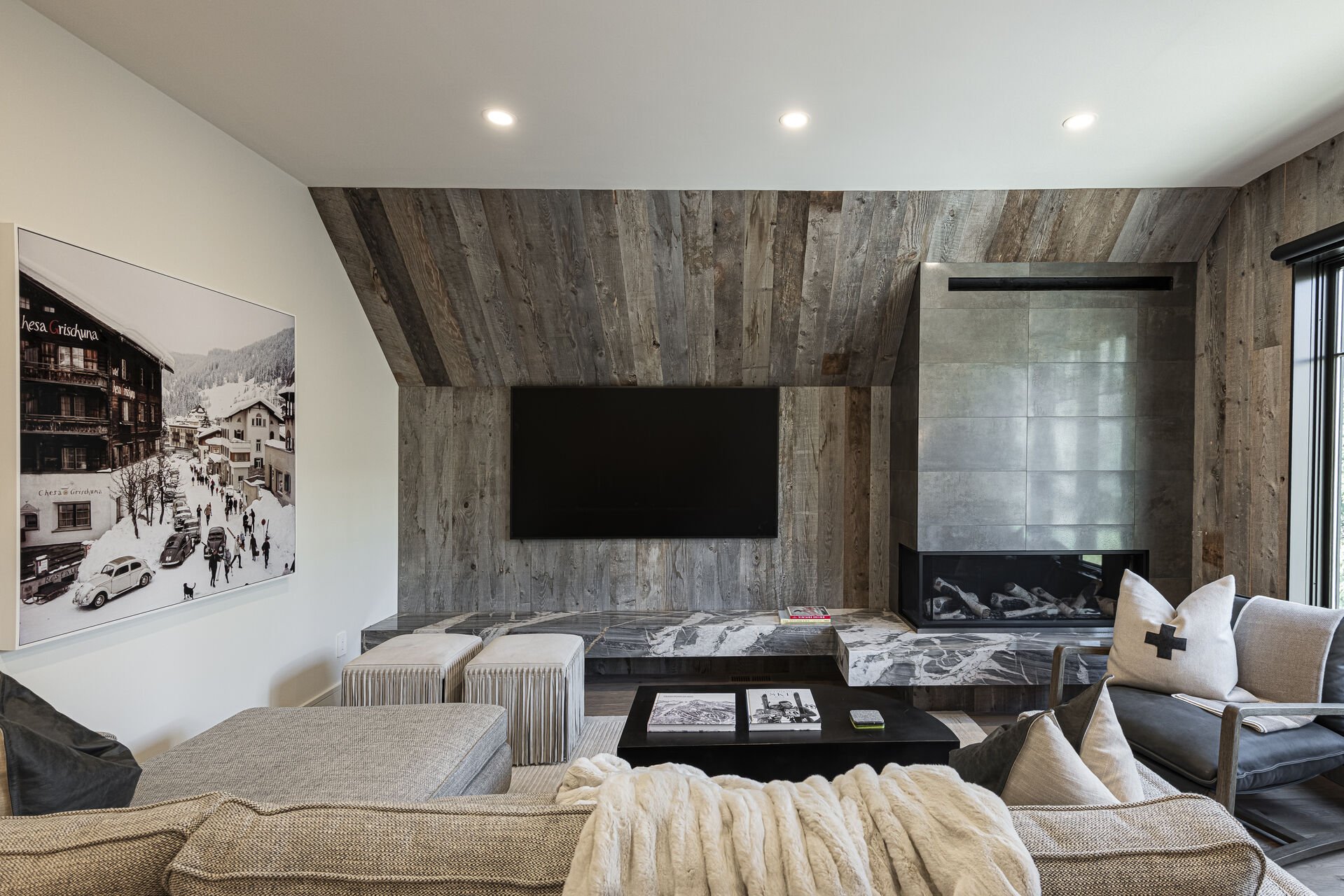 Iron Mountain Loft - Living room with gas fireplace and smart TV