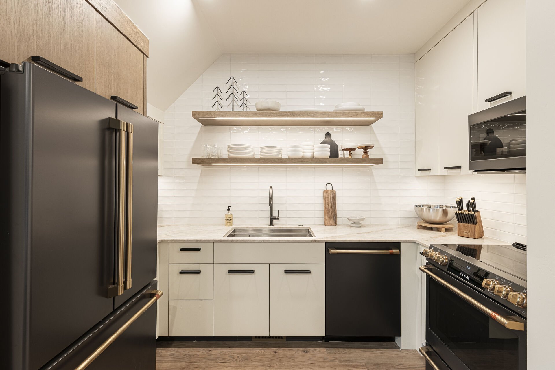 Iron Mountain Loft - Fully equipped kitchen with all appliances