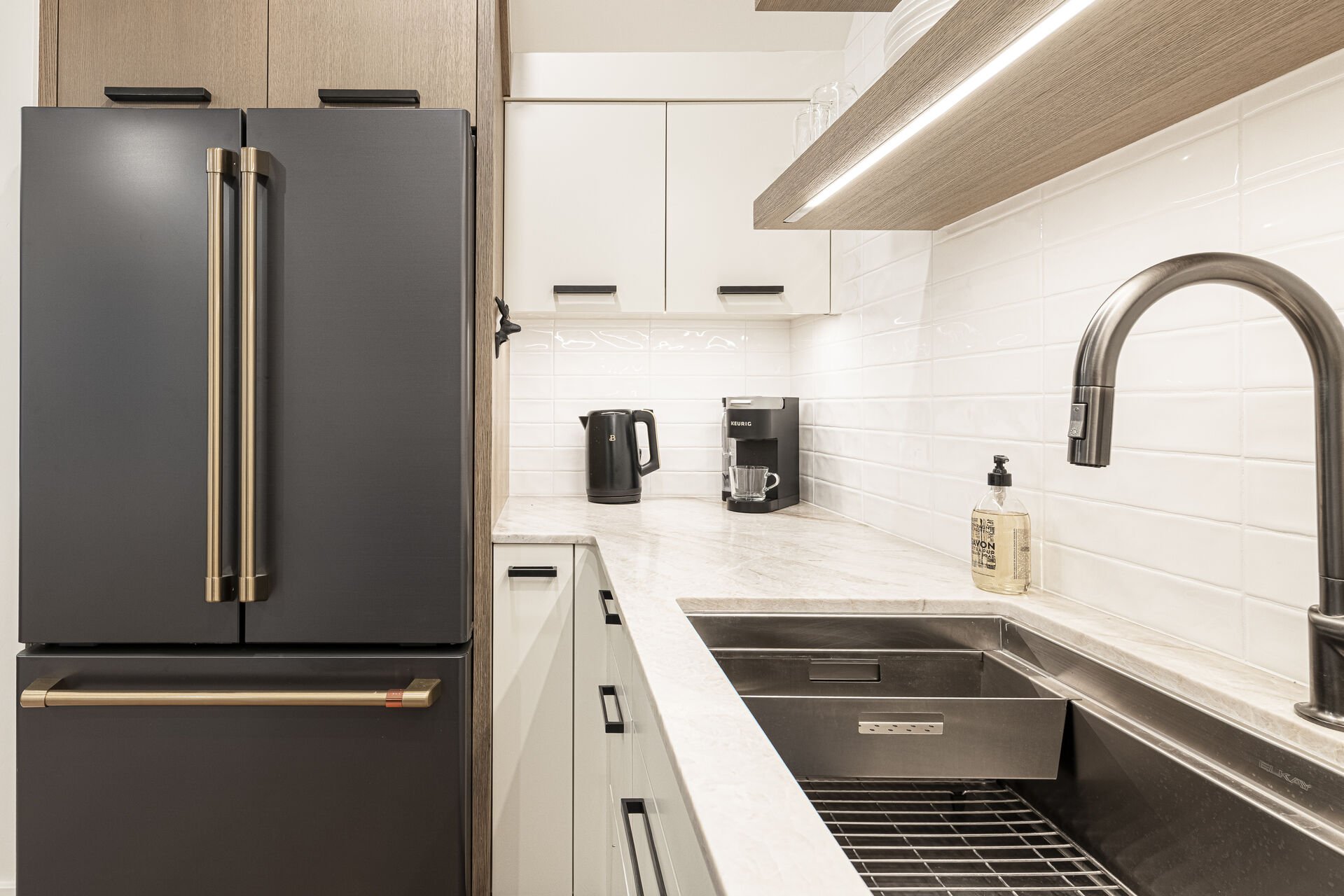 Iron Mountain Loft - Keurig coffee maker and electric kettle