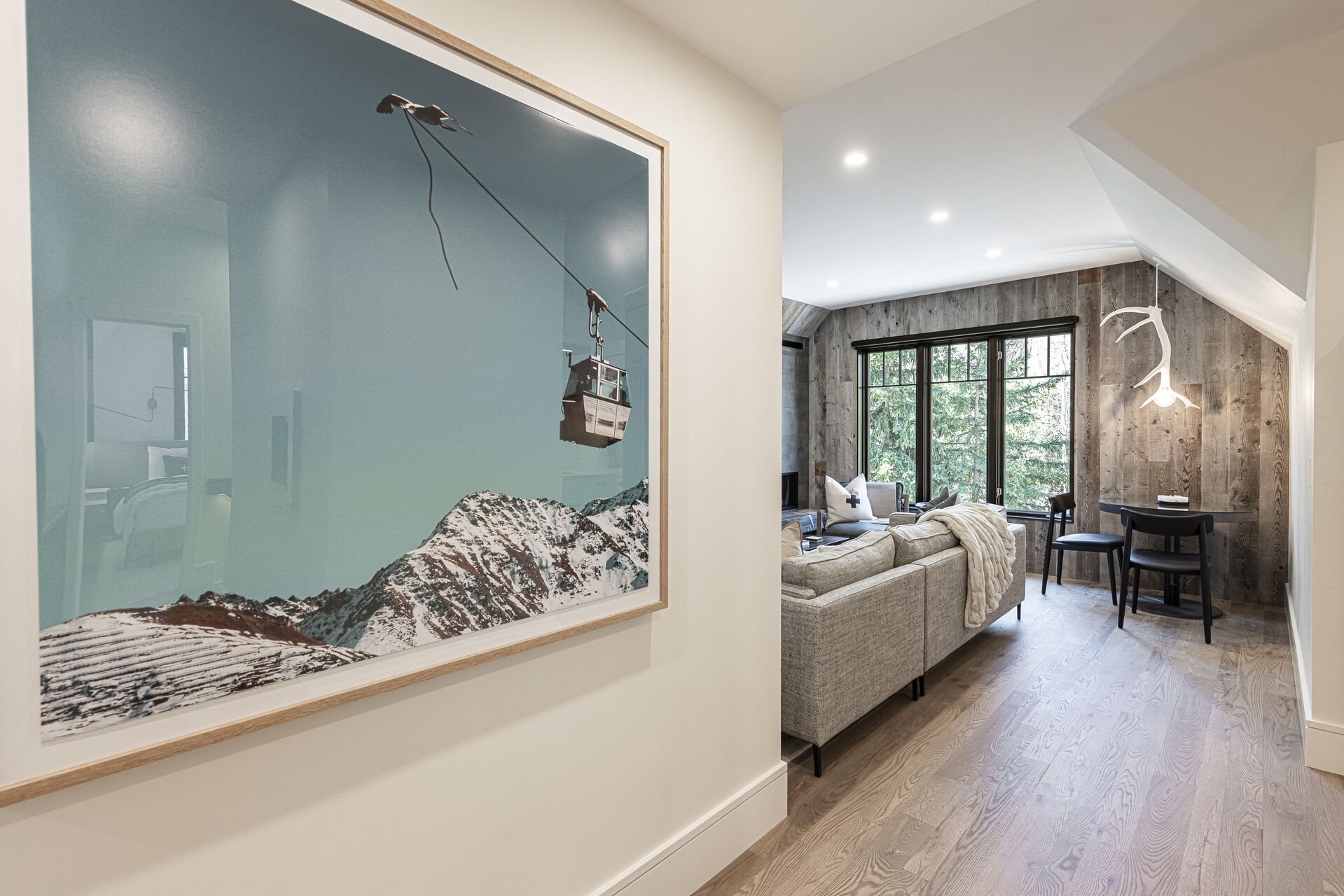 Iron Mountain Loft - Living room with a bistro table