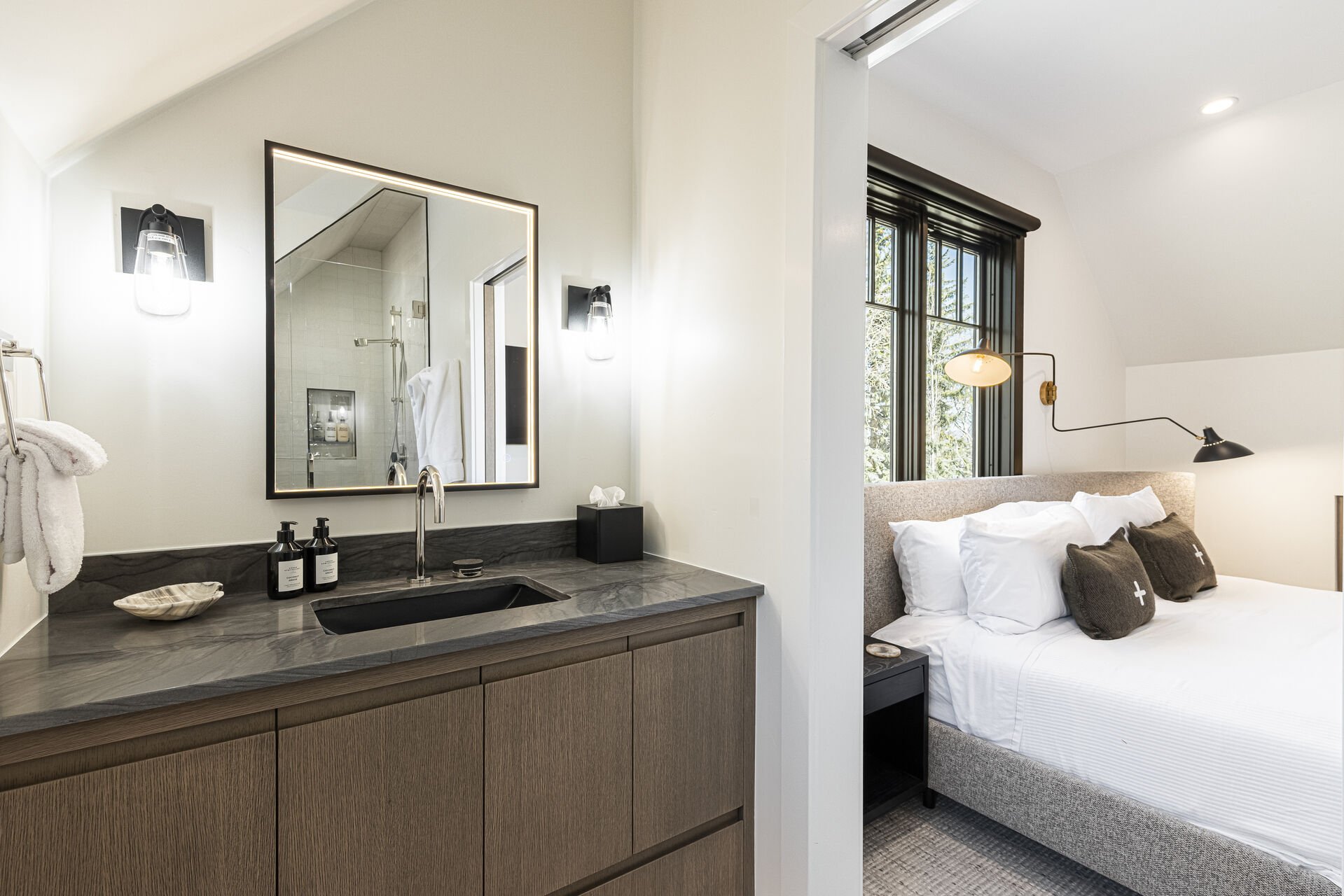 Iron Mountain Loft - Primary Bedroom 10 en suite vanity with lighted mirror